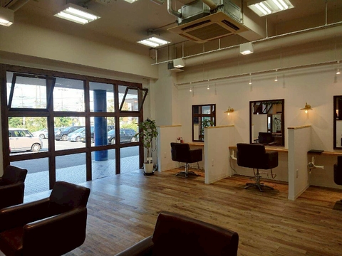 【香芝】≪社会保険完備≫≪産休・育休制度あり≫≪保育費補助あり≫スタッフさんが長く活躍できるような職場環境が整っています！結婚や出産後にも帰ってくる方が多く安心して働けます！「OZ f [e.f] (オズエフ)」からスタイリスト（美容師）の求人☆★