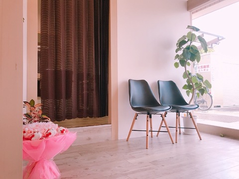 【草津駅】≪完全週休2日制≫≪土日休み可能≫≪社会保険完備≫≪19時までに退勤可能≫頑張り次第で2年以内にデビューもできる！営業時間内レッスンも出来る環境！あなたの強みを活かして働いていけるサロン！長く無理なく働けるポイントがたくさん！「Mule（ミュール）」からアシスタント（美容師・理容師）の求人★☆