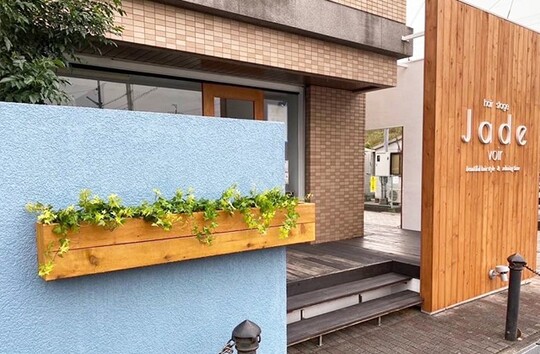 【河内磐船】≪完全週休2日制＆社会保険完備≫≪賞与あり≫≪教育カリキュラムも整っており2年以内にJr.スタイリストデビューが目指せる≫≪ママさん美容師も大歓迎≫店舗展開も計画中で勢いのある人気サロン！「Jade voir（ジェイドボワール）」からアシスタント（美容師）の求人☆☆