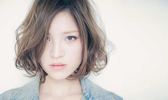 【阪急高槻市駅】≪白基調のオシャレな内装≫≪最短2年でスタイリストデビューできるカリキュラム完備≫≪完全週休2日制≫≪社会保険完備≫カリキュラム完備！口コミ平均も高い人気サロン！「Re Caspell（リキャスペル）」からアシスタント（美容師）の求人☆★