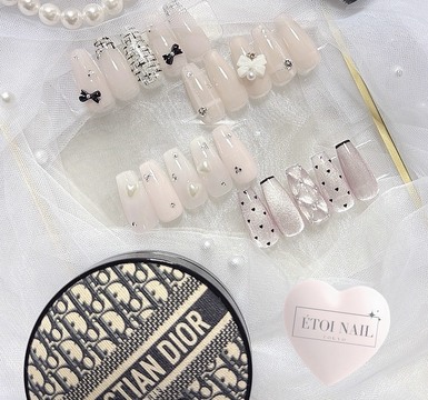 【赤坂】≪社会保険完備≫≪髪色、ネイル自由≫≪月給28万円～≫≪客層20代メイン≫≪土日休みOK≫≪客単価7000円以上≫サロンワーク経験ある方募集中！流行だけではなく、本質的な美しさを丁寧に発信し続けるサロン！「Etoi Nail Tokyo（エトワネイルトウキョウ）」からネイリスト（ネイル）の求人☆☆