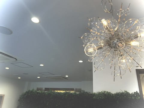 【江坂】≪完全週休二日制≫≪客単価1万円以上サロン≫≪社会保険完備≫≪髪質改善がウリ≫お客様のなりたいを叶える少人数制プライベートサロン！「amo（アモ）」からスタイリスト（美容師）の求人☆★