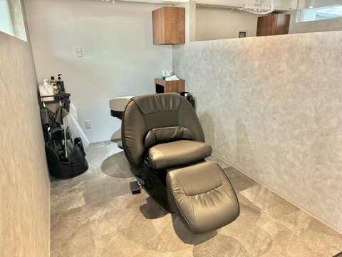 【南船場】≪未経験・通信生・新卒生歓迎≫≪完全週休2日制≫≪社会保険完備≫≪営業時間中レッスン可≫≪最短2年≫洗練された技術を提供する髪質改善特化サロン！「UNC（ユンク）」からアシスタント（美容師）の求人★☆