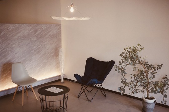 【関屋】≪社会保険完備≫≪完全週休2日制≫≪実働8時間≫≪18,19時に退勤可能≫≪異動、ヘルプなし≫ママさんの応募も大歓迎！新潟を中心に複数店舗を展開するミルクティーグループ！「Chill by hair garden milk tea（チルバイヘアーガーデンミルクティ））」からスタイリスト（美容師）の求人★☆