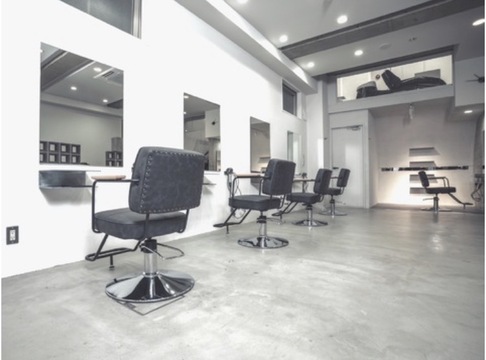 【烏丸御池】◆夏季最大11連休可能・日曜休みOK・有給休暇あり・住宅手当あり・社会保険加入可能◆お客様へのカウンセリングと提案に注力！入客チャンスが多いのも魅力です！巻き髪が人気のサロン「rias hair design（リアスヘアデザイン）」からスタイリスト（美容師）の求人☆★