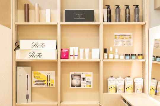 【浦添市西洲】■勤務時間外の残業無し・休憩はきっちり1時間確保・産休育休制度あり・社会保険完備■自社ヘアケア商品の販売員、ビューティーアドバイザーを募集！業界問わず接客や販売経験があればOK！「2026年4月中旬頃、浦添市西洲にオープン予定のカラー専門店」から販売員の求人☆★