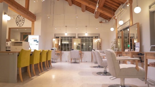 【南海岸和田】≪日曜定休≫≪完全週休2日≫≪19時退勤が基本≫女性が長く活躍できるサロン！日曜休みなので結婚、育児があっても安心して働けます！「sowaca（ソワカ）」からスタイリスト（美容師）の求人☆☆