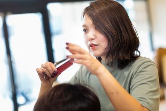 【名谷】≪休日数は選択制≫≪土日休みOK≫≪社会保険完備≫≪ママさん美容師も歓迎≫≪産休取得率100％≫営業時間内の空いた時間があればレッスンも可能！充実した待遇・給与体制でしっかりとした技術を身につける事ができるサロン！「HAIR'S GATE tete名谷店（ヘアーズゲートテテミョウダニテン）」からアシスタント（美容師）の求人☆★