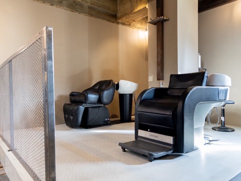 【彦根駅】≪完全週休2日≫≪ママさん美容師も歓迎≫≪社会保険完備≫≪土日休み可能≫小規模のプライベートサロン◎地域密着型のサロンなので幅広いお客様に携われますよ！「alo.（アロ）」からスタイリスト（美容師）の求人★☆