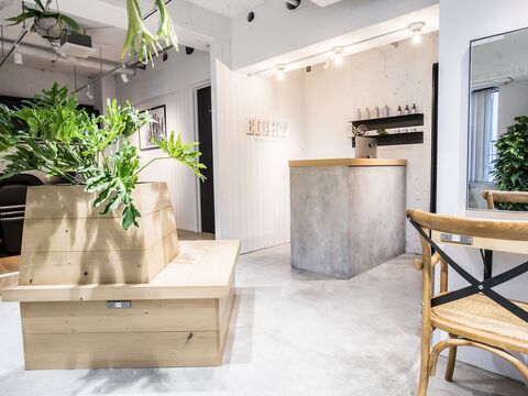 【藤沢駅】 フリー40〜50％／指名47〜65％還元  保障給あり ≪20時までの勤務OK≫入客チャンス多数で月収50万円以上の高収入も可能です！毎月通ってもらえるトレンド発信サロン「EIGHT 藤沢店（エイトフジサワテン）」からスタイリスト（美容師）の求人★☆