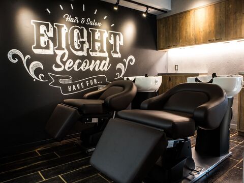 【新宿三丁目】 フリー40〜50％／指名47〜65％還元  保障給あり ≪20時までの勤務OK≫新規入客チャンスが多いので月収50万円以上稼ぐスタッフが多数活躍しています！全国に展開するトレンド発信サロン「EIGHT second 新宿三丁目店（エイトセカンドシインジュクサンチョウメテン）」からスタイリスト（美容師）の求人★☆
