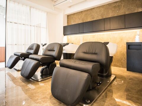 【名古屋駅】 フリー40〜50％／指名47〜65％還元  保障給あり ≪20時までの勤務OK≫集客抜群！入客チャンスも多いので月収50万円以上の高収入を目指せます！トレンド押さえた可愛いスタイルを提案！「EIGHT 名古屋名駅店（エイトナゴヤメイエキテン）」からスタイリスト（美容師）の求人★☆