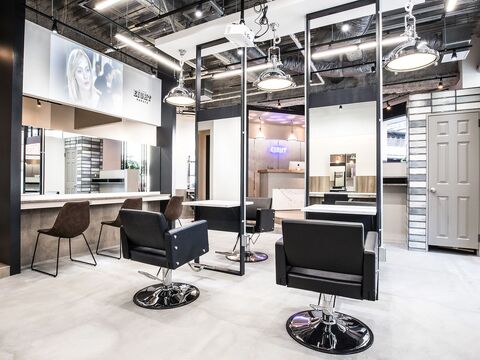 【博多】 フリー40〜50％／指名47〜65％還元  保障給あり ≪20時までの勤務OK≫集客抜群！入客チャンスも多いので月収50万円以上の高収入を狙えます！トレンド押さえた可愛いスタイルを提案するお店です「EIGHT 博多店（エイトハカタテン）」からスタイリスト（美容師）の求人★☆