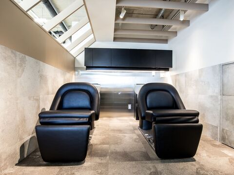 【赤嶺】 フリー40〜50％／指名47〜65％還元  保障給あり ≪20時までの勤務OK≫集客抜群！入客チャンスも多く月収50万円以上の報酬も目指せます！トレンドを押さえた流行りのかわいいスタイルを発信する「EIGHT  那覇小禄店（エイトナハオロクテン）」からスタイリスト（美容師）の求人★☆