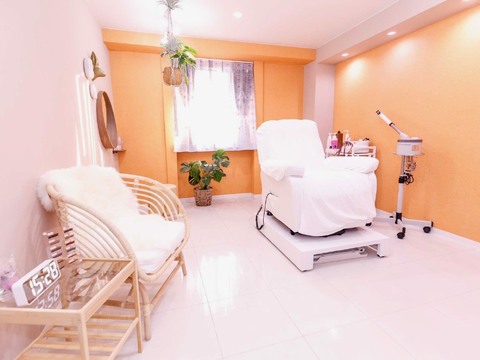 【紀和】≪マンション内での完全個室空間≫≪完全マンツーマン≫≪完全週休2日制＆社会保険完備≫≪選べる雇用形態≫週1〜2日勤務の方もOK！他業種とのWワークも相談OKで、ライフスタイルに合わせた勤務形態の選択が可能です！！平均単価は8500円と高く、毎月80〜90名に入客できる安定した集客力のある「Livicate 和歌山店（リビケイトワカヤマテン）」からアイリスト（まつげエクステ・まつげパーマ・アイブロウ）の求人★☆★