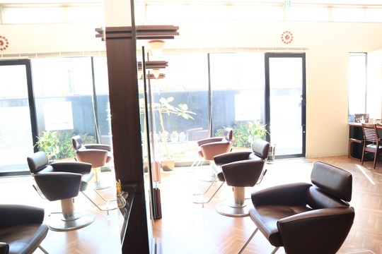 【烏丸御池】≪完全週休2日制or完全週休3日制の選択制≫≪最低保証給あり≫≪社会保険完備≫≪高単価サロン≫時短社員も相談可能！ライフスタイルに合わせて働きたい方にオススメ！「Aura Beaute（オラボーテ）」からスタイリスト（美容師）の求人☆☆