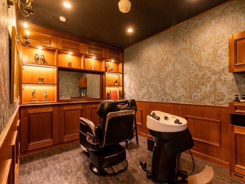 【JR久宝寺】≪スタイリスト月給25万円以上≫≪完全週休2日≫≪土日休みも応相談≫≪有給休暇あり≫≪営業内レッスンあり≫≪社会保険完備≫正しい雇用で長く安心して働ける職場です！入客チャンスもバッチリ、フェードからカラーやパーマ、ビジネススタイルまで広く技術が身につくサロン「Leo barber（レオバーバー）」から理容師（理容室）の求人☆★