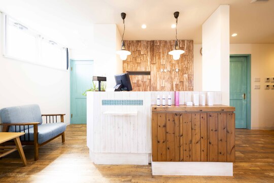 【新発田駅】あなたのライフスタイルに合わせた働き方をご提案！◆時短社員相談可！月給40万円以上の実績あり・客単価約15000円・マニュアル完備・施術時間2時間～2時間半・営業時間18時まで・日曜定休あり・社会保険完備◆お客様1人ひとりに向き合った接客ができる環境です！美容師の地位向上を目指しましょう！「Hair Life KONIKONI（ヘアーライフコニコニ）」からスタイリスト（美容師）の求人☆★