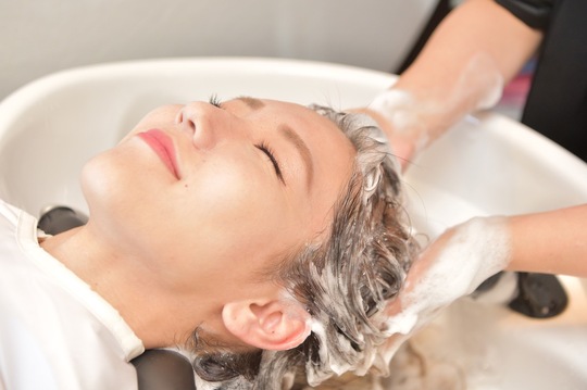 【福岡空港】≪月給25万円・社会保険完備・基本マンツーマン接客・平均お客様単価は1万円≫営業終了後はすぐ帰宅するので自分の時間も創れます。売上に応じて歩合給もUP！！売上ノルマなし！大人女性のお客様が多くお悩みを解決できる…お客様ひとりひとりに向き合えるヘアサロン「GENTIL（ジャンティ）」からスタイリスト（美容師）の求人☆☆