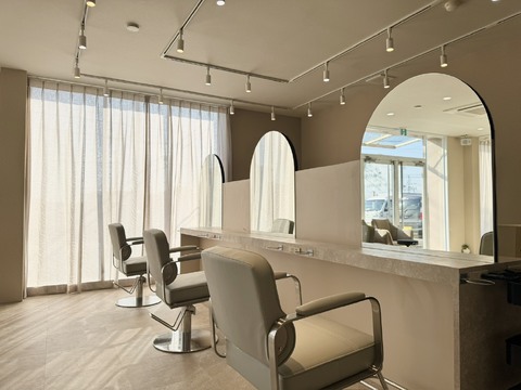 【津島駅】最新の薬剤を導入し、トレンドを発信！某有名トリートメントも導入しており、単価UPも狙いやすい環境です！自分に合った入客スタイルと希望時間で働けるサロン「Lana hair salon津島（ラナ ヘアー サロン ツシマ）」からスタイリスト（美容師）の求人★☆