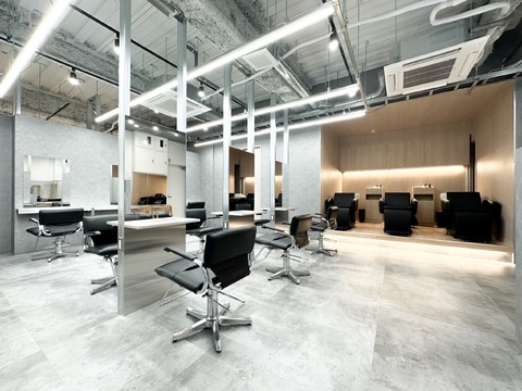 【豊中駅】≪集客力抜群！会社がサポート≫≪社会保険完備＆土日休みOK≫≪賞与あり≫≪確定申告＆SNSサポート≫≪平均月収60万円≫10～30代の方から圧倒的人気のメンズサロンです！「L-MARK 豊中（エルマークトヨカナ）」からスタイリスト（美容師）の求人★☆★