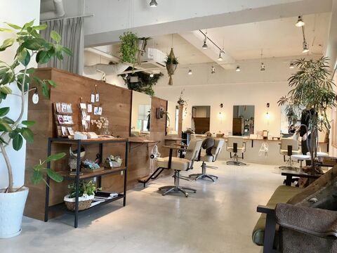 【藤井寺駅】≪完全週休2日制≫≪社会保険完備≫≪有給休暇あり≫新店舗出店予定なので、オープニングスタッフ大歓迎です！平均退社時間19時！スタッフの働きやすさを大事にしています！広々としておしゃれなサロン！「2026年4月頃、藤井寺にオープン予定のサロン！」からスタイリスト（美容師）の求人★☆