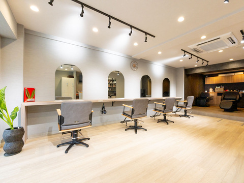 【北加賀屋】 ≪社会保険完備≫≪月8日休み≫≪実働8時間≫≪日祝は18時で営業終了！≫駅チカの地域密着、髪質改善特化サロン！美容師として長く働ける環境です！お店の売上に応じて歩合給もあり！「Felici Arc（フェリシアーク）」からスタイリスト（美容師）の求人☆☆