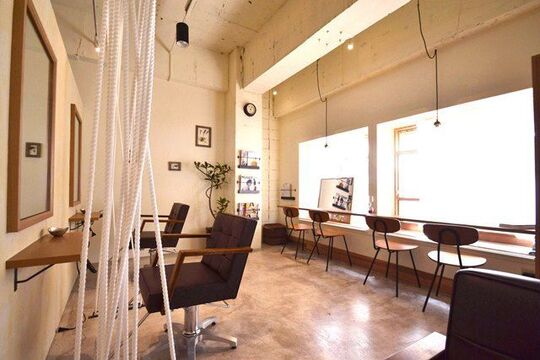 【旧居留地・大丸前】駅から徒歩2分と好立地！！圧倒的な離職率の低さ！！入客チャンスあり♪今までの経験を存分に活かして下さい☆都心のアットホームサロン¨one by one CLACCA（ワン バイ ワン クラッカ）¨からスタイリスト（美容師）の求人☆☆