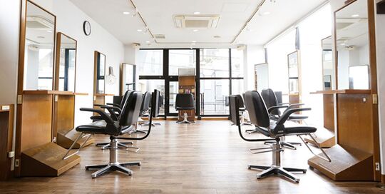 【吉祥寺】◆完全週休2日制・産休育休制度あり・着付けも学べる・社会保険完備◆サロンワーク以外の活動も盛んです！幅広い教育システムで多方面で活躍できる美容師を目指せる！「Claude MONET 吉祥寺店（クロードモネキチジョウジテン）」からアシスタント（美容師）の求人☆★