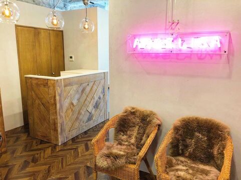 【名古屋駅】■フリー売上40％還元／指名売上45〜55％還元■フルタイムで30万円以上の月収はもちろん！週1日〜の勤務・土日のお休み・時短勤務などもOK♪施術時間を多く確保したり、薬剤にもこだわっているので委託サロンが初めての方でも安心！Angelica 名古屋店（アンジェリカナゴヤテン）からスタイリスト（美容師）の求人★☆