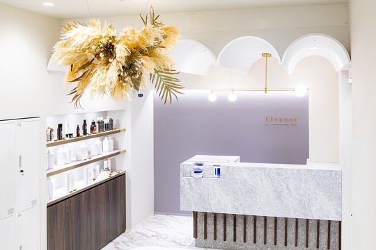 【南越谷】≪営業中レッスン&早期デビュー≫≪社会保険完備≫≪月8日休み・有給休暇あり≫！勤務時間中のレッスンで効率よく技術を学べる環境がオススメ！カラーも髪質改善も人気！「tocca hair & treatment 越谷（トッカヘアーアンドトリートメントコシガヤ）」からアシスタント（美容師）の求人☆★