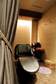 【貝塚駅】≪完全週休2日制≫≪社会保険完備≫≪アシスタント月給20万円スタート≫充実の待遇面で長く安心して活躍できる！女性は髪からもっと素敵になるをコンセプトに、確かな技術と癒しを提供する人気ヘアサロン『ROZA germe（ローザジェルム）』からアシスタント（美容師）の求人☆☆