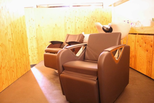 【方木田】≪完全週休2日制≫≪実働8時間≫≪社会保険完備≫≪時短社員やパート制度もあり≫全席半個室でのエイジングケアや髪質改善が大人気！マンツーマン制での高単価サロン！「kamiken.方木田店（カミケンホウキダテン）」からスタイリスト（美容師）の求人☆★☆