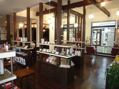 【海南】社会保険を完備している好待遇なので働きやすい環境♪お洒落でモダンなアーティスティック空間のトータルビューティーサロン「felice」からアシスタント（美容師）の求人☆★