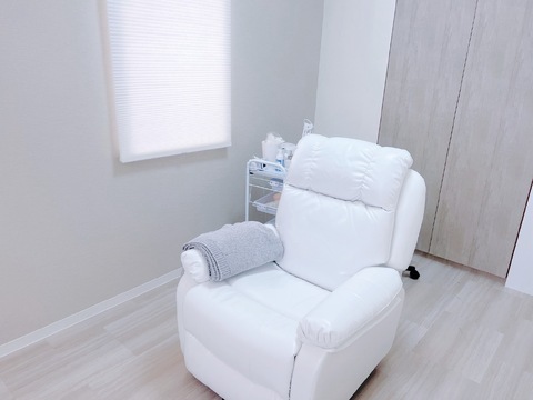 【姪浜駅】≪毎週日曜、祝日が定休・営業時間17時まで≫子育て中のママさんも大歓迎！丁寧なカウンセリングでお客様と深く関わることができるトータルビューティーサロン「Eyebii 姪浜駅前店（アイビーメイノハマエキマエテン）」からネイリスト（ネイル）の求人☆☆