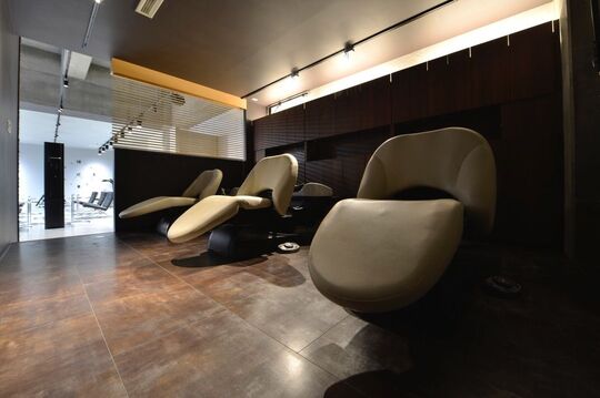 【吉塚本町】≪社会保険完備≫≪月給18万円スタート≫≪社員寮あり≫≪営業中のレッスンOK≫男性に最高の癒し空間をご提供！実践型のレッスンでお客様としっかり関わりながら成長できます！福岡で店舗展開中のメンズサロン「LOVE HAIR  for men 3rd（ラブヘアーフォーメンサード）」からアシスタント（美容師）の求人★☆