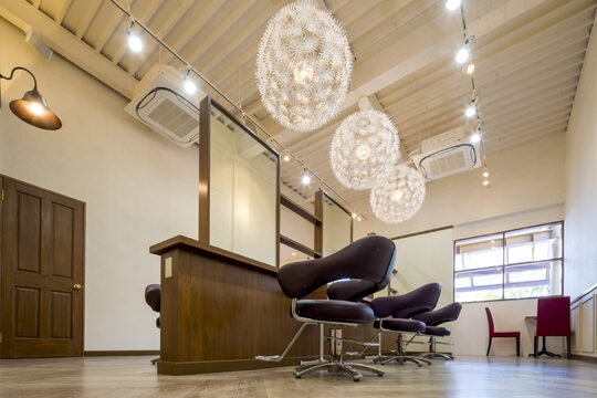 【西神中央】≪完全週休2日制≫≪社会保険完備≫有給休暇の消化率90％以上！一人一人のお客様にしっかり関わっていける環境です！地域密着のアットホームサロン「RITZ（リッツ）」からスタイリスト（美容師）の求人☆★☆