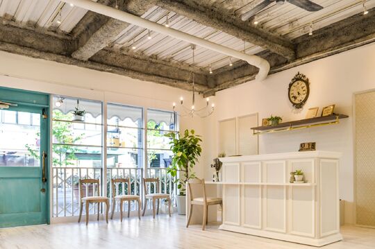 【藤井寺駅】≪社会保険完備≫≪完全週休2日制≫≪月給25万円〜≫営業前の短時間集中レッスン!!技術面だけでなく接客面も重視♪しっかりとしたカリキュラムがあります「ater（アーテル）」からアシスタント（美容師）の求人★☆