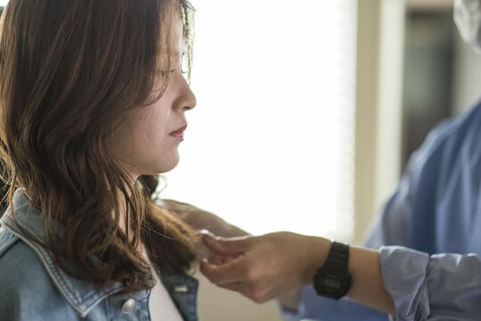 【今福鶴見】≪正社員なのに完全自由シフト制≫≪完全週休2日制≫≪月に2回土日休みOK≫≪社会保険完備≫≪営業時間内レッスンOK≫パートのママさん美容師も歓迎！居残り練習はほとんどなし！無理なくあなたのペースでレッスンも進められるのでプライベートも充実！給与が安くて休みも休憩もない、そんな美容師の働き方を変えたサロン「Rowel（ローウェル）」からアシスタント（美容師）の求人★☆