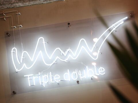 【天理駅】≪指名還元率50％≫≪フリー還元率40％≫≪自由出勤≫薬剤が豊富なので単価アップもやらいやすい！トレンドを取り入れた実力派サロン！自由な出勤スタイルでプライベートも充実できます！「Triple double 天理店（トリプルダブルテンリテン）」からスタイリスト（美容室）の求人☆★☆