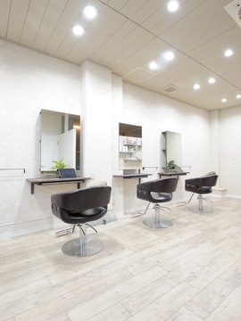 【阿倍野】自由にのびのび働きたい方必見！≪マンツーマン接客≫≪カットカラー2時間枠≫≪客単価10000円※顧客の単価は相談可≫≪指名50～60％／フリー40～50％還元≫≪土日休みや連休もOK≫髪質改善やヘアケアが人気のサロン！厳しいルールや規則などは一切なし！一緒にサロンづくりをしてくれる方歓迎！「conon hair&care（コノンヘアアンドケア）」からスタイリスト（美容師）の求人★☆