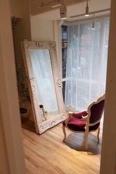 【南船場】≪月8日休み≫≪社会保険完備≫ヘアケアを中心に髪質改善が人気のヘアサロン！少人数制のナチュラルなサロンです！「avant（アバント）」からスタイリスト（美容師）の求人☆★