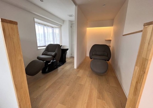 【岡場】≪完全マンツーマン施術可能≫≪16時までに退勤OK≫≪ブランク明けの方でもOK≫≪土日どちらか休みOK≫≪年末年始休暇あり≫≪ママさんの応募も歓迎≫マンツーマン接客で一人一人のお客様としっかりと丁寧に関わることが出来る環境！！「dynamis（デュナミス）」からスタイリスト（美容師）の求人☆☆