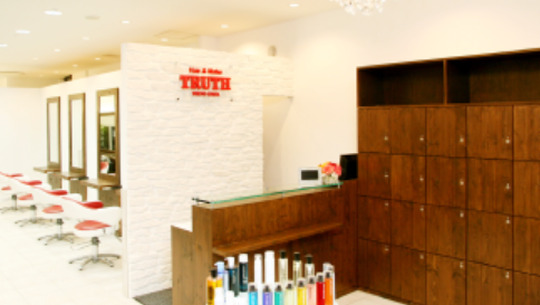 【南千住】◇◆日曜休みあり・月8日休み・産休育休制度あり・社会保険完備◆◇月給25.5万円スタートと好待遇！！サロンワーク以外の活動も盛んで、美容師としての職業を全力で楽しめます♪Hair&Make TRUTH 南千住店（ヘアアンドメイクトゥルースミナミセンジュテン）からスタイリスト（美容師）の求人★☆