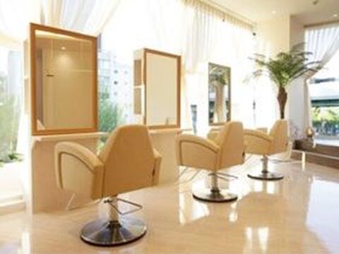 【春日井駅】 月30万円保証あり 人気ヘアサロングループ！歩合制 個人売上45〜60％還元 オーガニックカラーが人気のヘアサロン！完全マンツーマン&高単価な仕事を行うことが出来る環境です！Rue D’or 春日井店（リュドールカスガイテン）からスタイリスト（美容師）の求人☆★