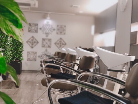 【元町】≪社会保険完備≫≪入客チャンスあり≫サロンの質の高さはもちろん、福利厚生も充実しているので安心して働ける環境！駅から徒歩1分のサロン「lris Fiber Zoom（イリスファイバーズーム）」からスタイリスト（美容師）の求人☆★☆