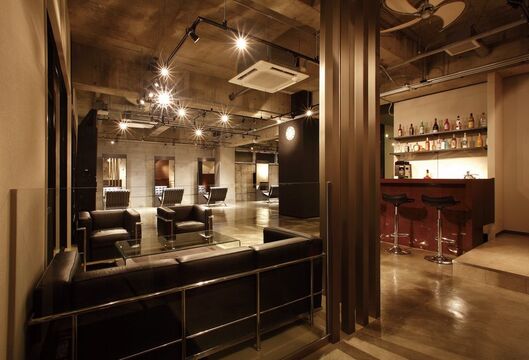 【小戸】≪社会保険完備≫≪月給18万円スタート≫≪社員寮あり≫≪営業中のレッスンOK！≫男性に最高の癒し空間をご提供！実践型のレッスンでお客様としっかり関わりながら成長できます！福岡で店舗展開中のメンズサロン「LOVE HAIR  for men（ラブヘアーフォーメン）」からアシスタント（美容師）の求人★☆