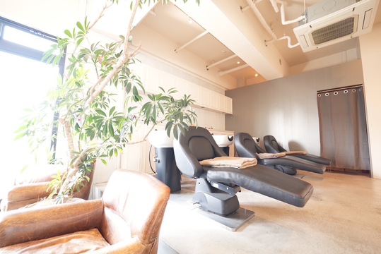 【天神】≪社会保険完備≫≪営業中レッスンOK≫≪土日休みOK≫≪実働8時間≫1人ひとりに合わせた個人レッスンで早期デビュー可能！お客様それぞれに合わせたカラー提案が得意なサロン「髪質改善 SEPT. 天神大名店（カミシツカイゼンセプトテンジンダイミョウテン）」からスタイリスト（美容師）の求人★☆