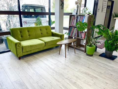 【今】≪日曜休みあり・社会保険完備・選べるお休み日数・育休産休実績あり・ブランクOK・予約を切って休憩取得可能≫業界トップクラスの福利厚生！自分の時間も大切にしながらメリハリをつけて活躍できるサロン「AiRiy（アイリー）」からスタイリスト（美容師）の求人☆★