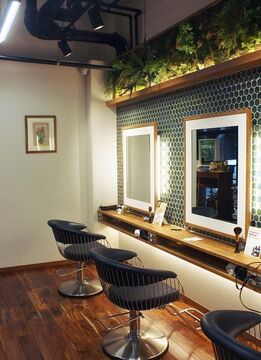 【警固】≪高月給・社会保険完備≫美容師としての基礎をしっかりレッスンするので、自信をもってスタイリストデビューできる環境！アシスタント時代からカットレッスンを行うヘアサロン「room（ルーム）」からアシスタント（美容師）の求人☆★☆